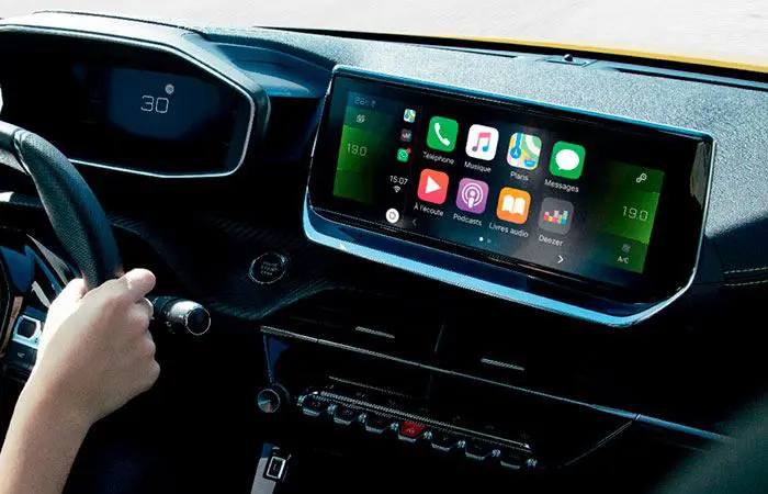Peugeot 208 Mirrorscreen