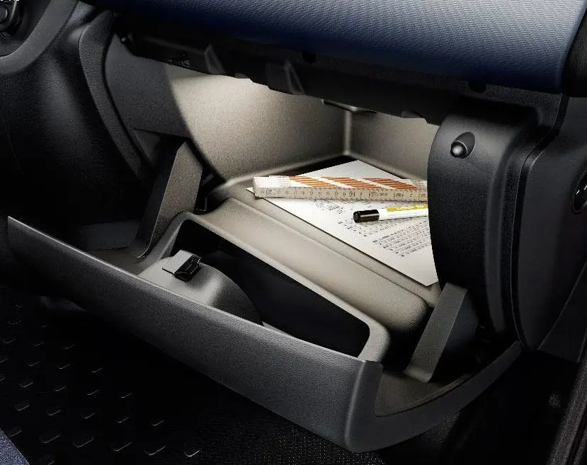 Opel Vivaro rummelig handskerum